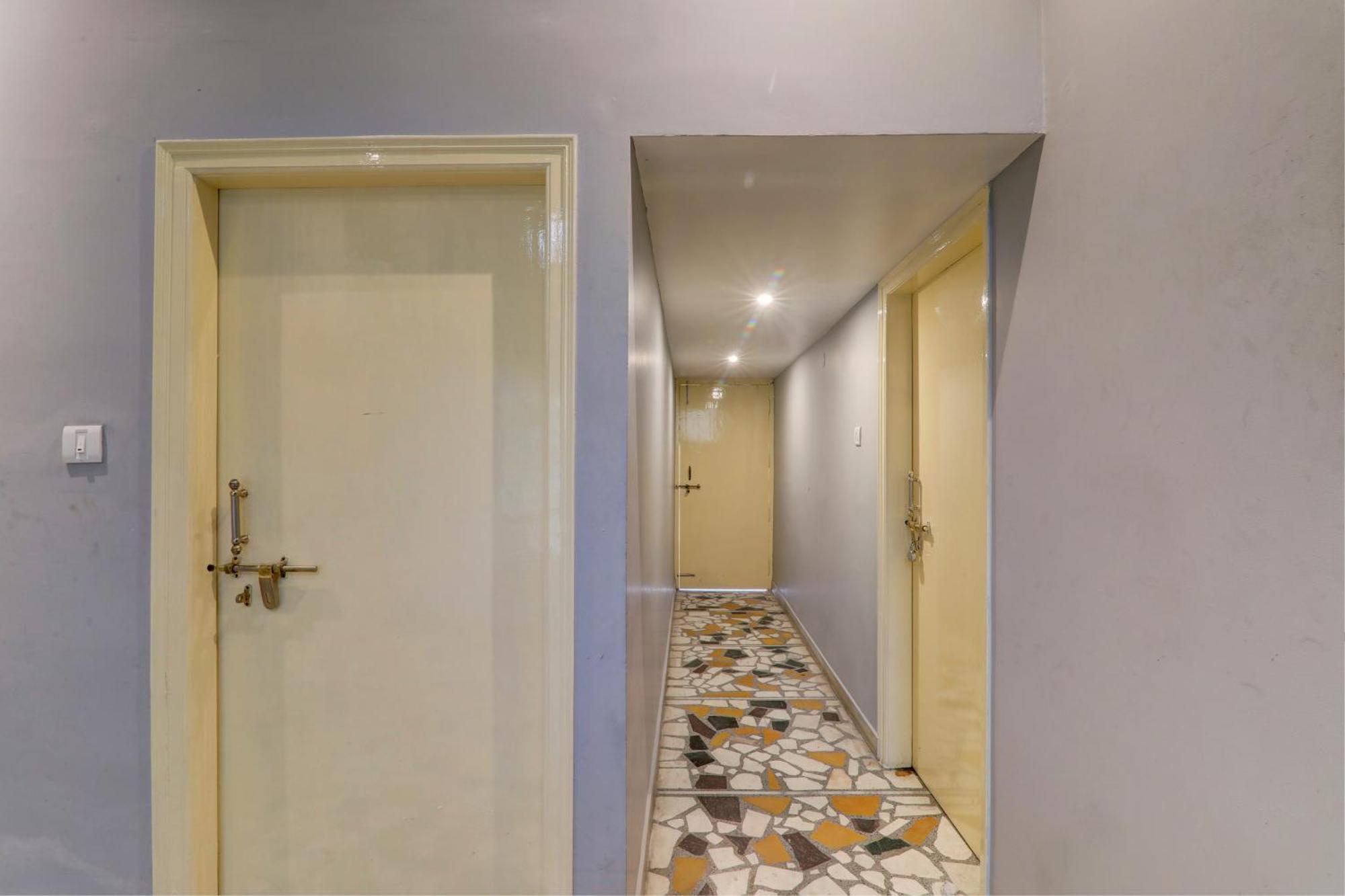 Hotel O Flagship Adbhut Moment Hotel Varanasi Bagian luar foto