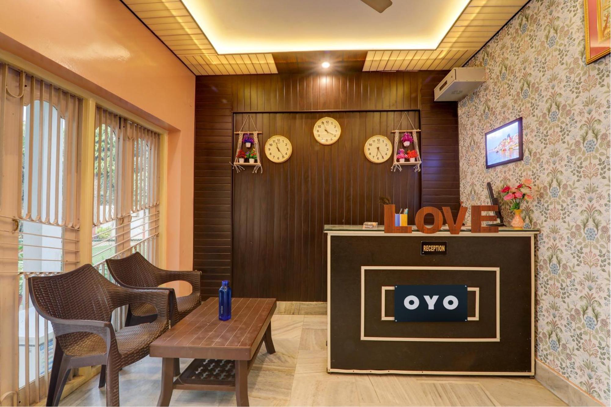 Hotel O Flagship Adbhut Moment Hotel Varanasi Bagian luar foto