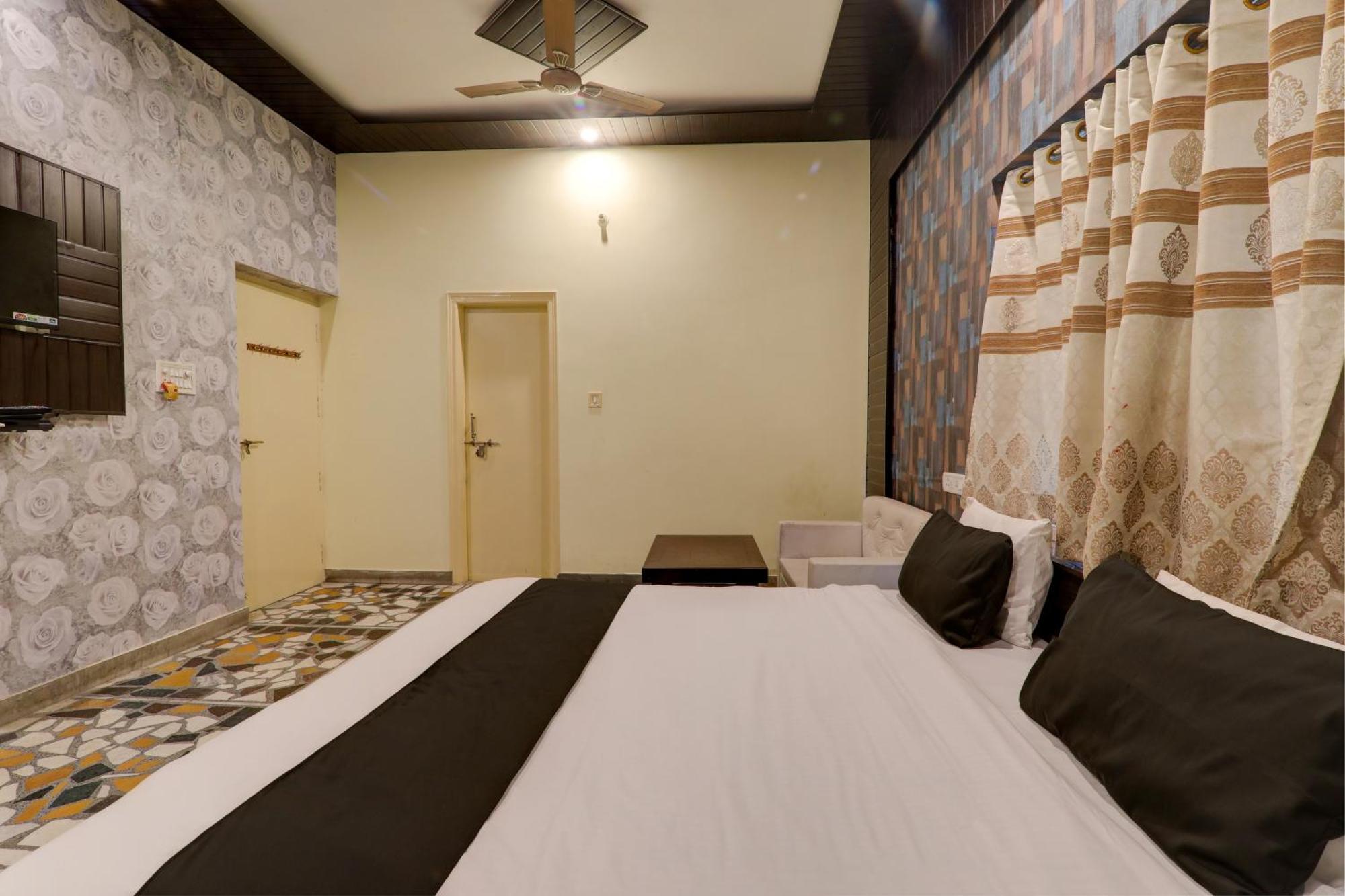 Hotel O Flagship Adbhut Moment Hotel Varanasi Bagian luar foto