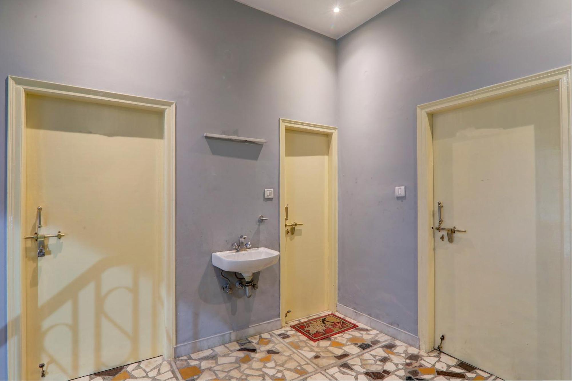 Hotel O Flagship Adbhut Moment Hotel Varanasi Bagian luar foto