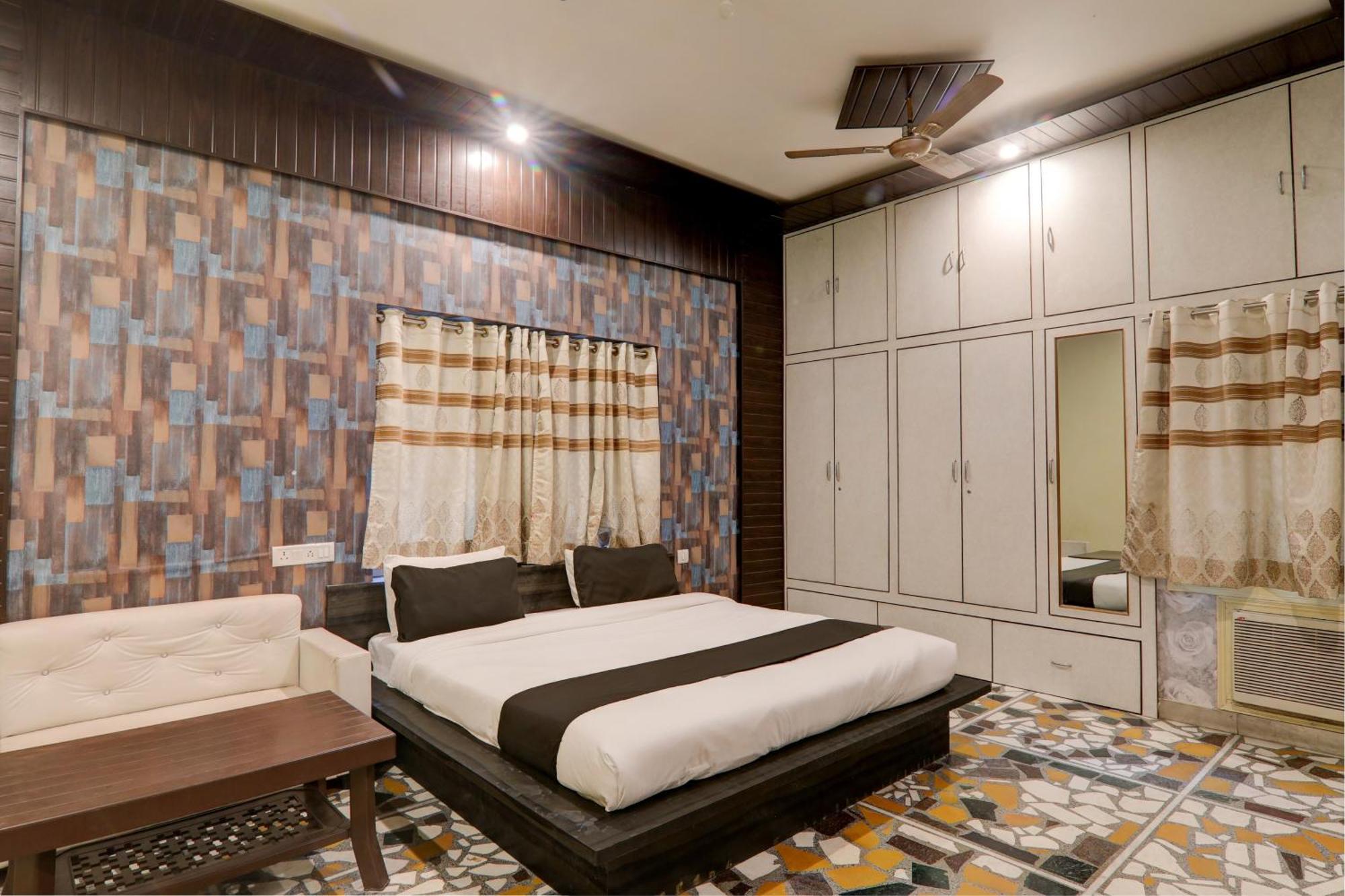 Hotel O Flagship Adbhut Moment Hotel Varanasi Bagian luar foto