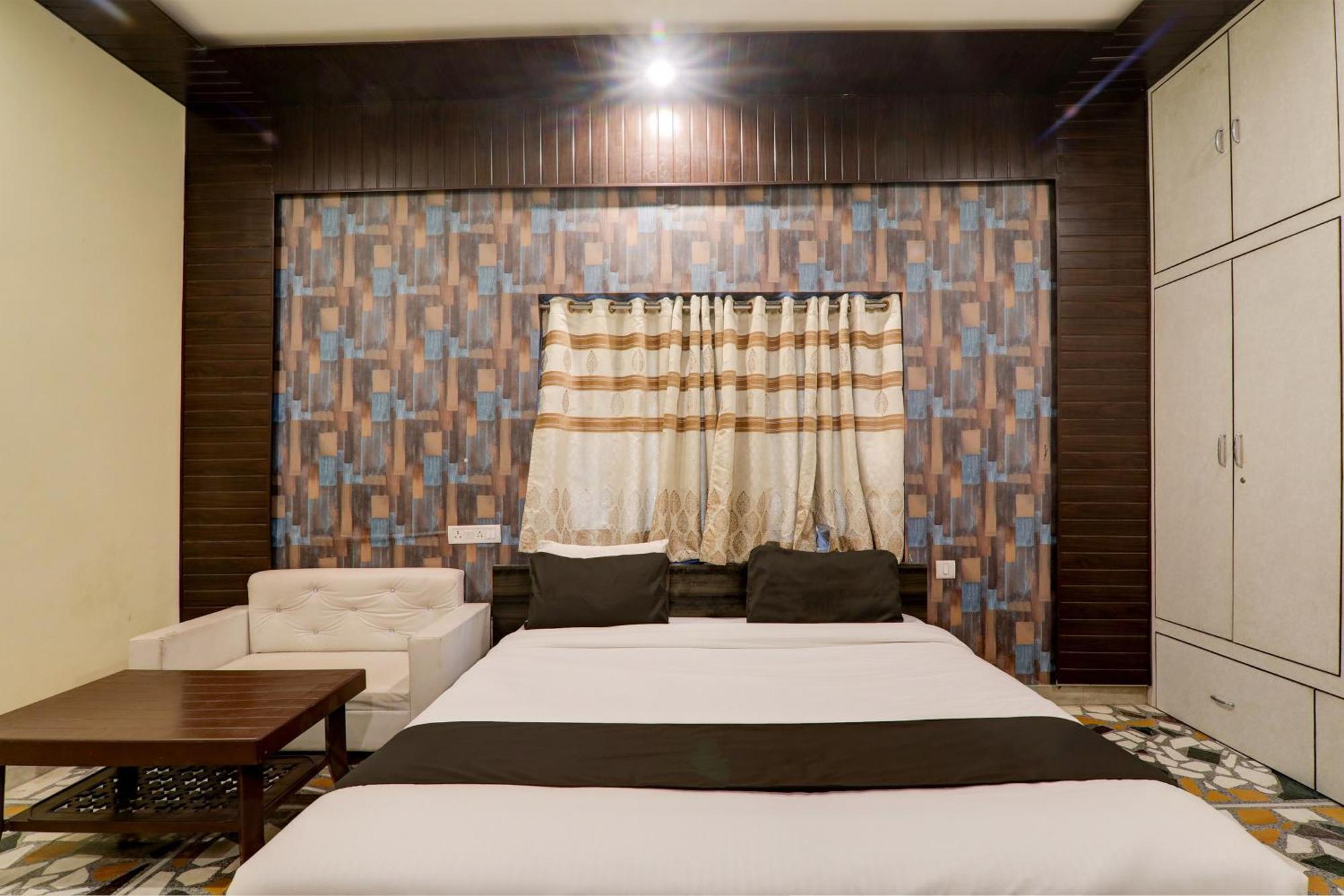Hotel O Flagship Adbhut Moment Hotel Varanasi Bagian luar foto