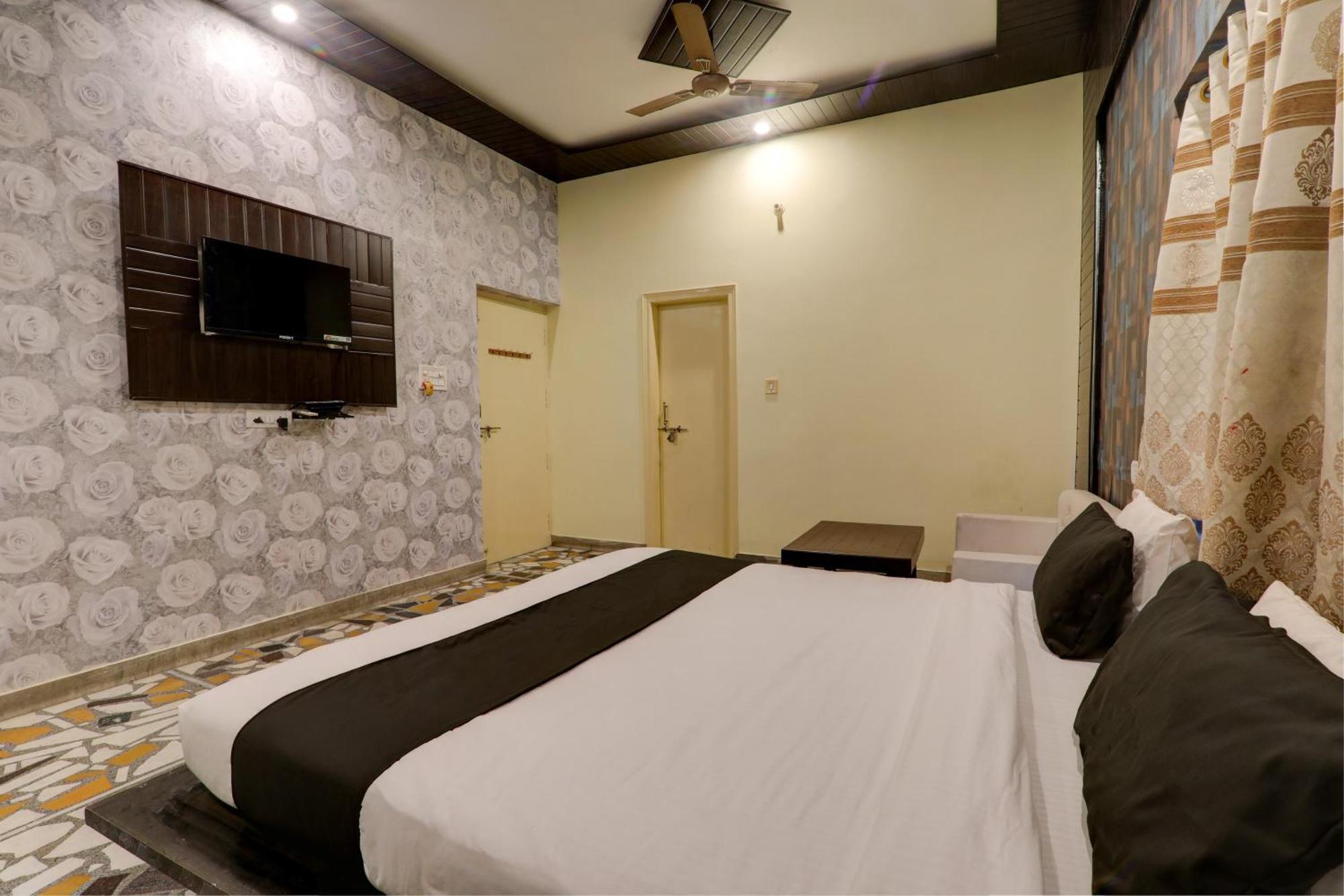 Hotel O Flagship Adbhut Moment Hotel Varanasi Bagian luar foto