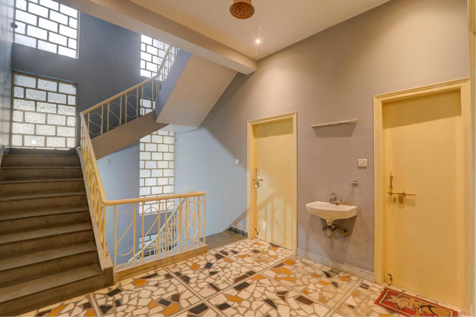 Hotel O Flagship Adbhut Moment Hotel Varanasi Bagian luar foto